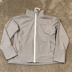 Women’s Preowned Columbia lightweight dove gray zip up jacket - medium